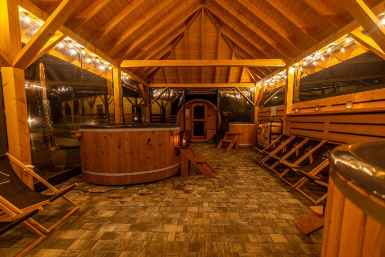 Sauna i balie w strefie spa
